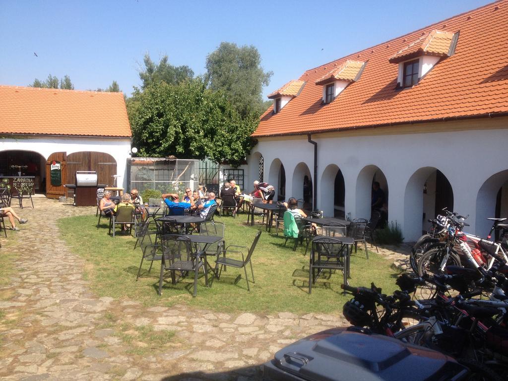 Habánský dům Hotel Dolni Vestonice Exterior foto