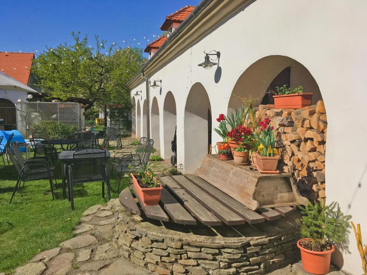 Habánský dům Hotel Dolni Vestonice Exterior foto